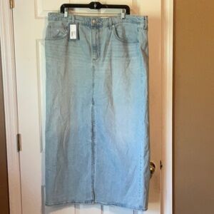 Universal Thread Women’s Light Medium Wash Denim Skirt Plus Size 18 NWT
